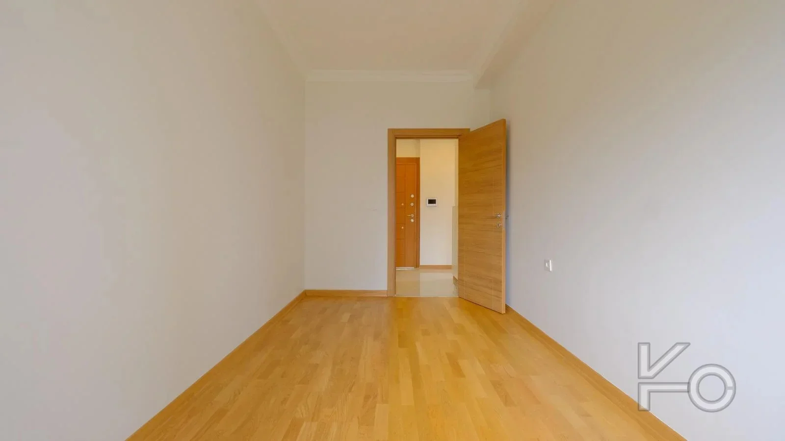 Lacivert Cadde Çam Fıstığı Sokak'ta Ebeveyn'li Balkonlu 140m² Net 3+1