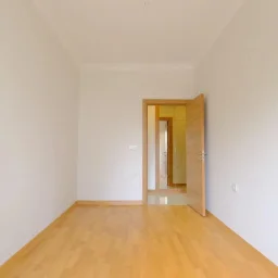Lacivert Cadde Çam Fıstığı Sokak'ta Ebeveyn'li Balkonlu 140m² Net 3+1