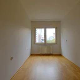 Lacivert Cadde Çam Fıstığı Sokak'ta Ebeveyn'li Balkonlu 140m² Net 3+1