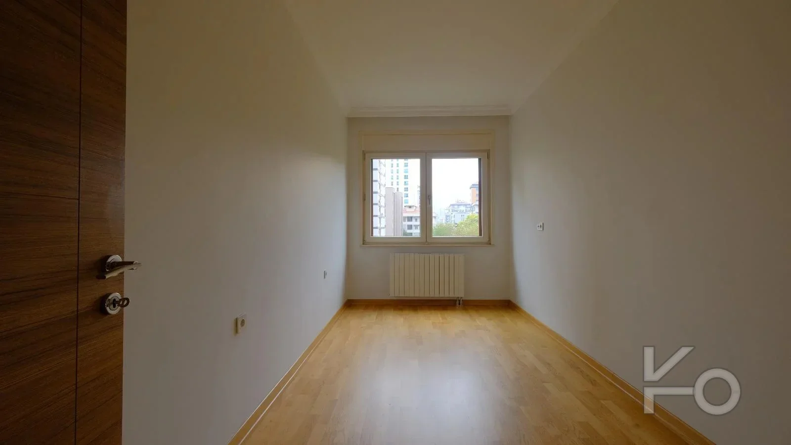 Lacivert Cadde Çam Fıstığı Sokak'ta Ebeveyn'li Balkonlu 140m² Net 3+1