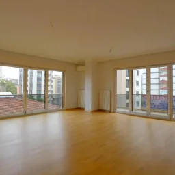 Lacivert Cadde Çam Fıstığı Sokak'ta Ebeveyn'li Balkonlu 140m² Net 3+1