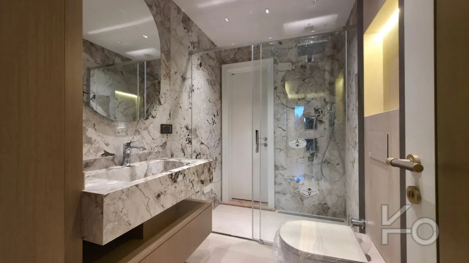 Academy Fenerbahçe Sifir Bi̇na 2 Oda 1 Salon 100m2 Net Ameri̇kan Mutfakli Balkonlu Lux 
