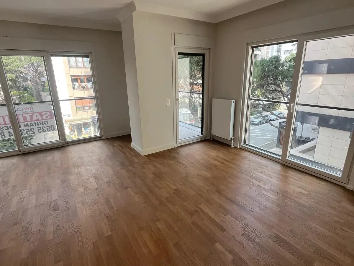 Laci̇vert Cadde Göztepe Tanzi̇mat'ta Balkonlu  95m² Net 3+1