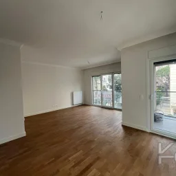 Laci̇vert Cadde Göztepe Tanzi̇mat'ta Balkonlu  95m² Net 3+1