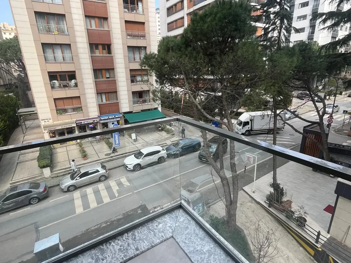 Laci̇vert Cadde Göztepe Tanzi̇mat'ta Balkonlu  95m² Net 3+1