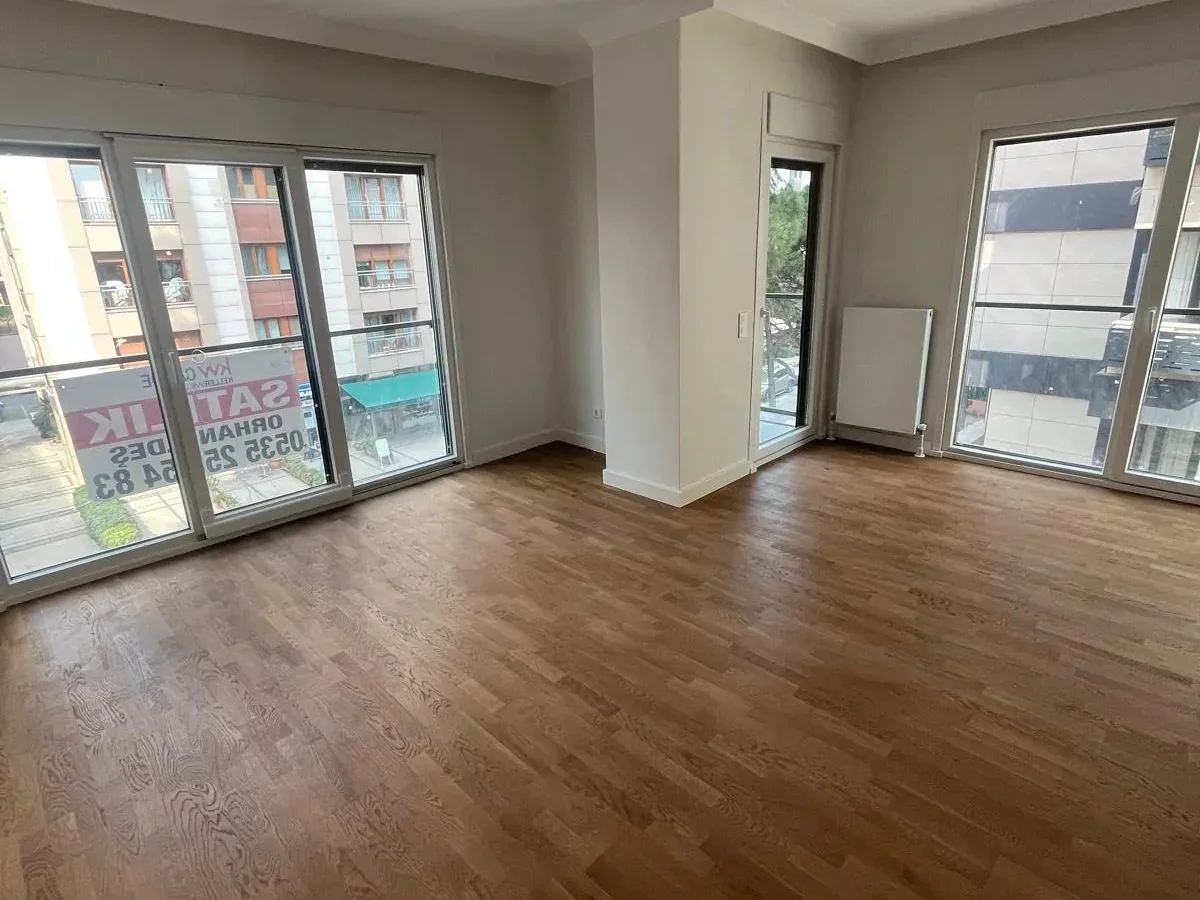 Laci̇vert Cadde Göztepe Tanzi̇mat'ta Balkonlu  95m² Net 3+1