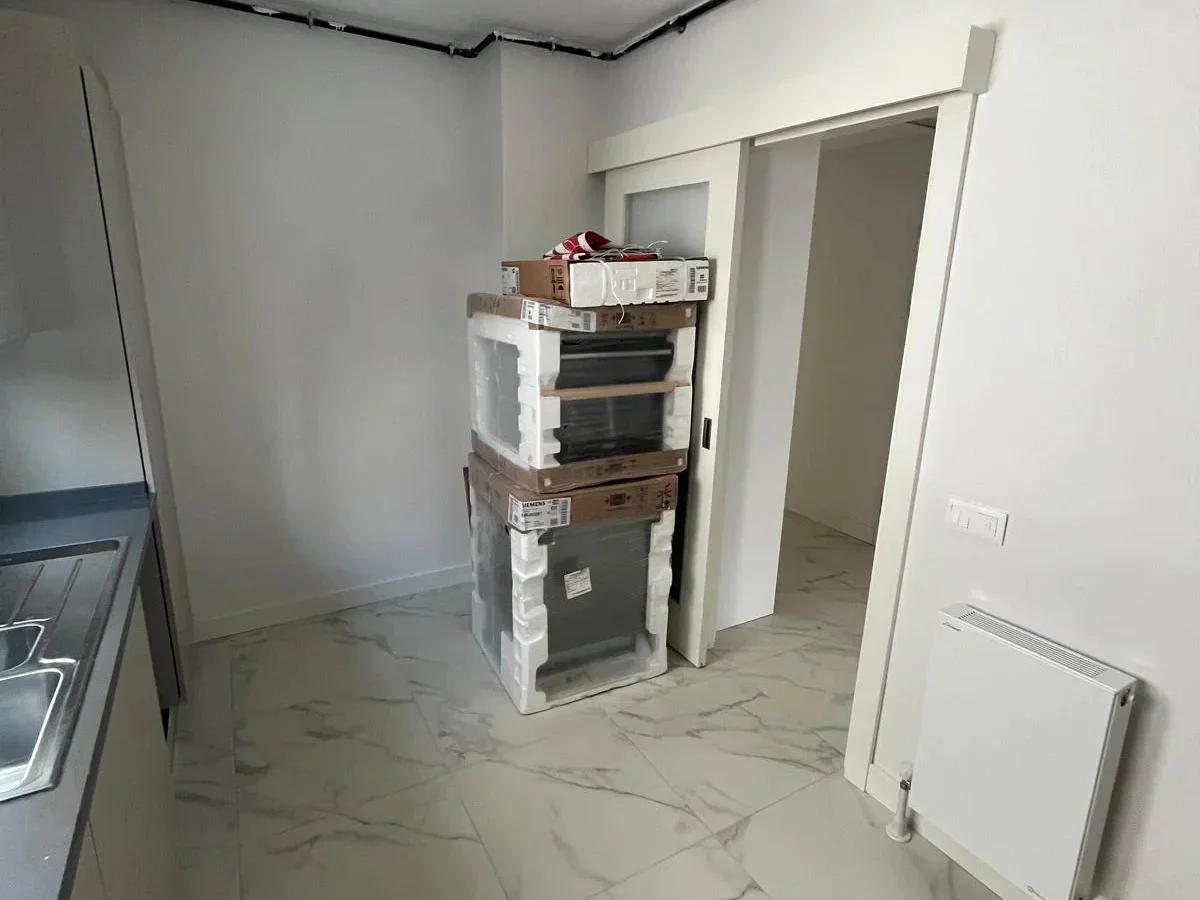 Laci̇vert Cadde Göztepe Tanzi̇mat'ta Balkonlu  95m² Net 3+1