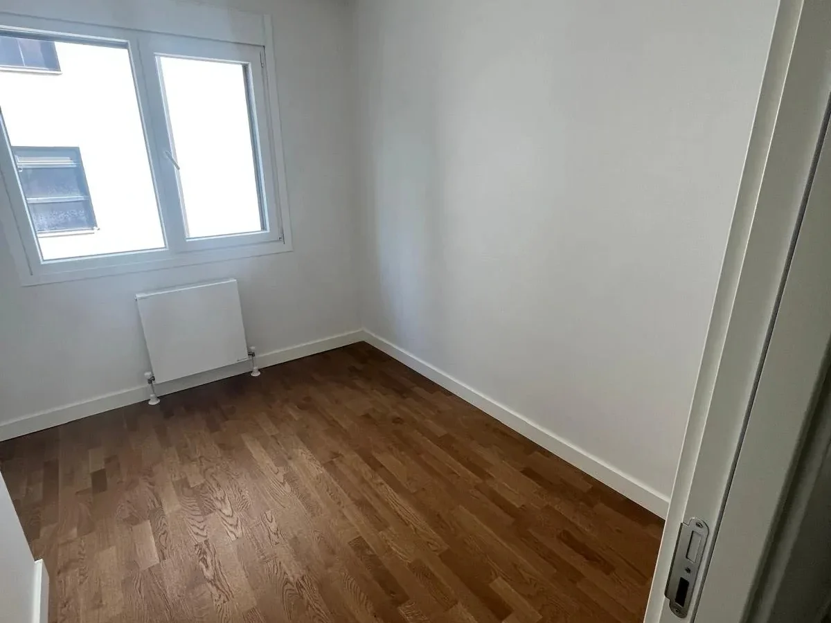 Laci̇vert Cadde Göztepe Tanzi̇mat'ta Balkonlu  95m² Net 3+1