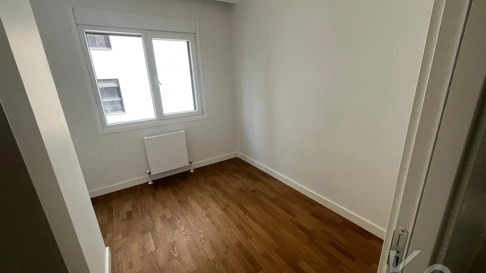 Laci̇vert Cadde Göztepe Tanzi̇mat'ta Balkonlu  95m² Net 3+1