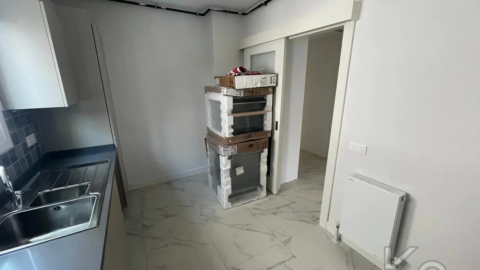 Laci̇vert Cadde Göztepe Tanzi̇mat'ta Balkonlu  95m² Net 3+1