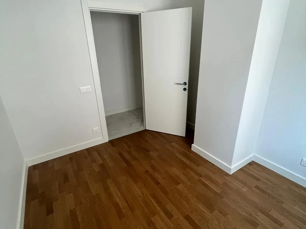 Laci̇vert Cadde Göztepe Tanzi̇mat'ta Balkonlu  95m² Net 3+1