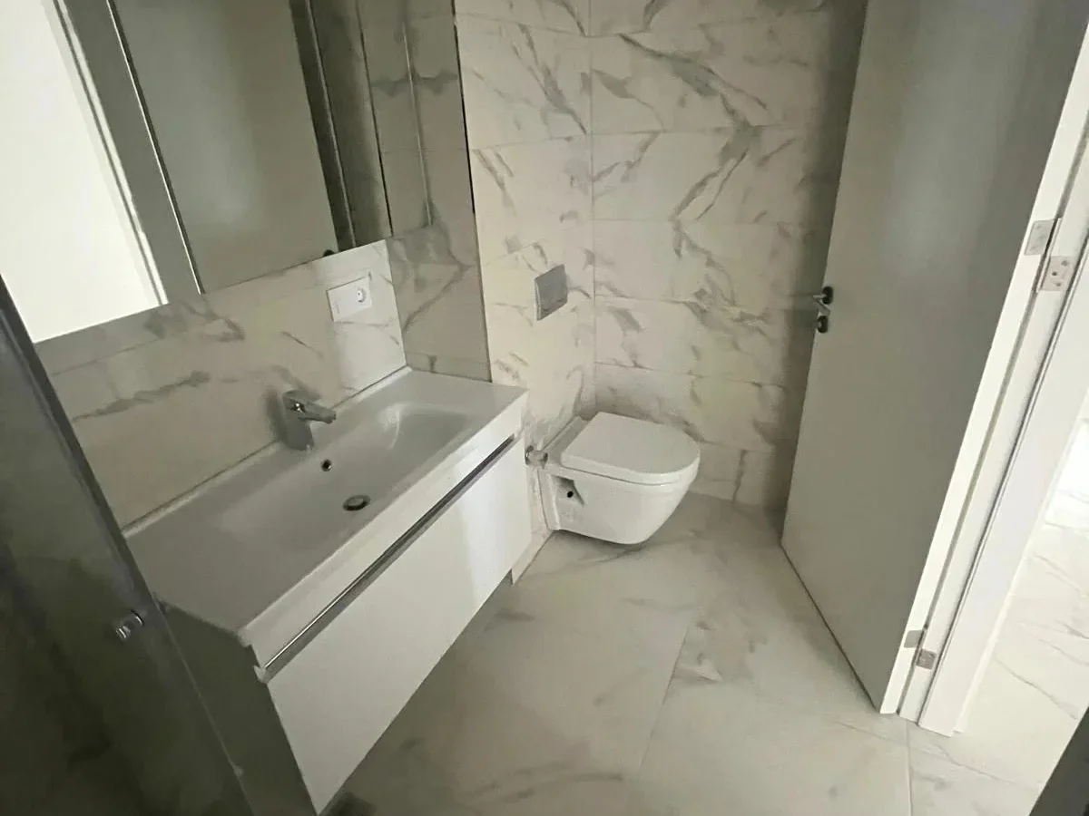 Laci̇vert Cadde Göztepe Tanzi̇mat'ta Balkonlu  95m² Net 3+1