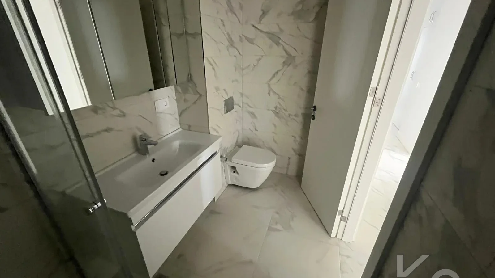 Laci̇vert Cadde Göztepe Tanzi̇mat'ta Balkonlu  95m² Net 3+1