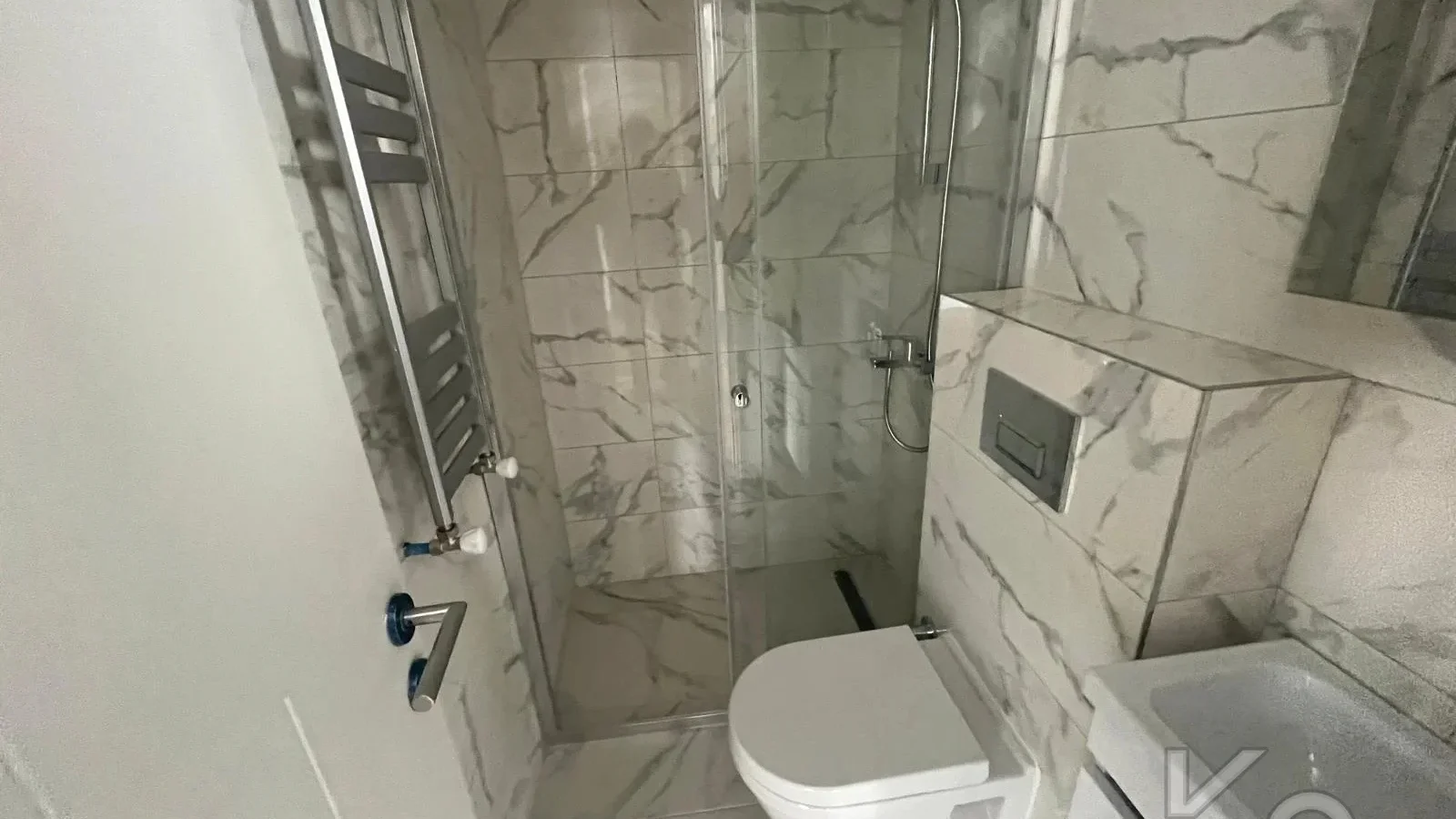 Laci̇vert Cadde Göztepe Tanzi̇mat'ta Balkonlu  95m² Net 3+1