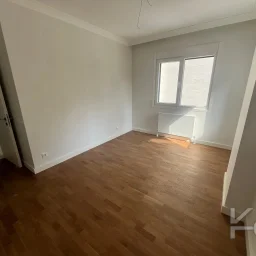 Laci̇vert Cadde Göztepe Tanzi̇mat'ta Balkonlu  95m² Net 3+1