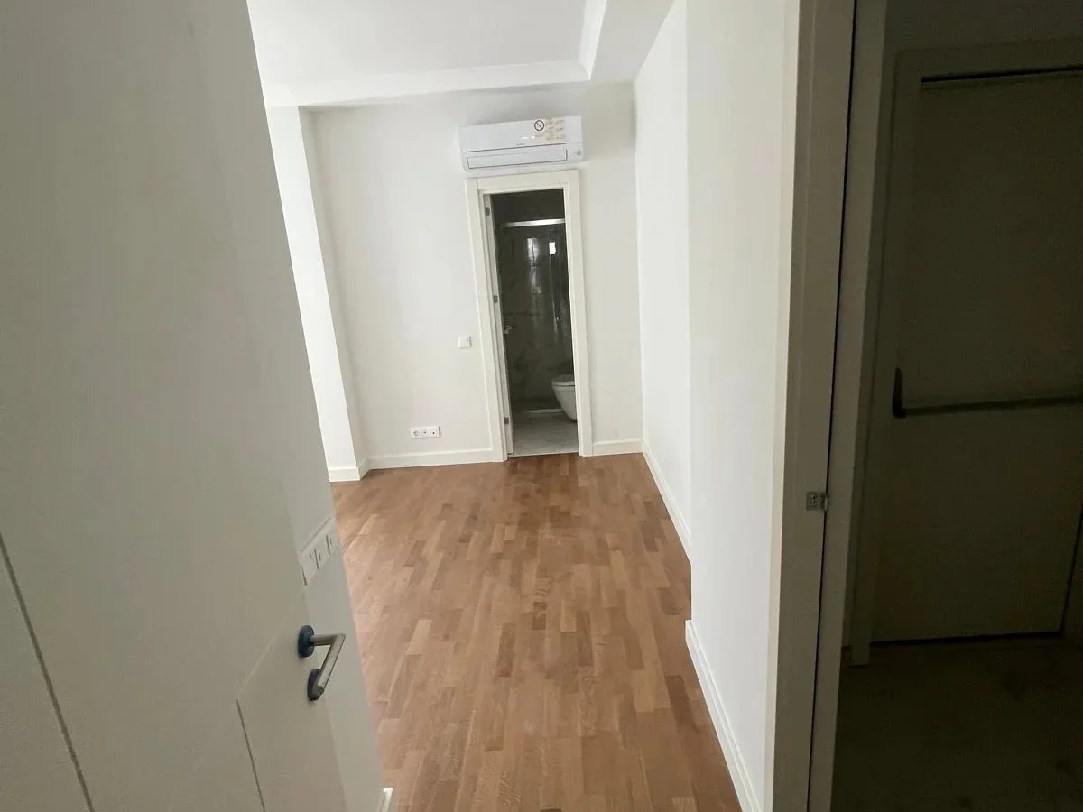 Laci̇vert Cadde Göztepe Tanzi̇mat'ta Balkonlu  95m² Net 3+1