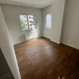 Laci̇vert Cadde Göztepe Tanzi̇mat'ta Balkonlu  95m² Net 3+1