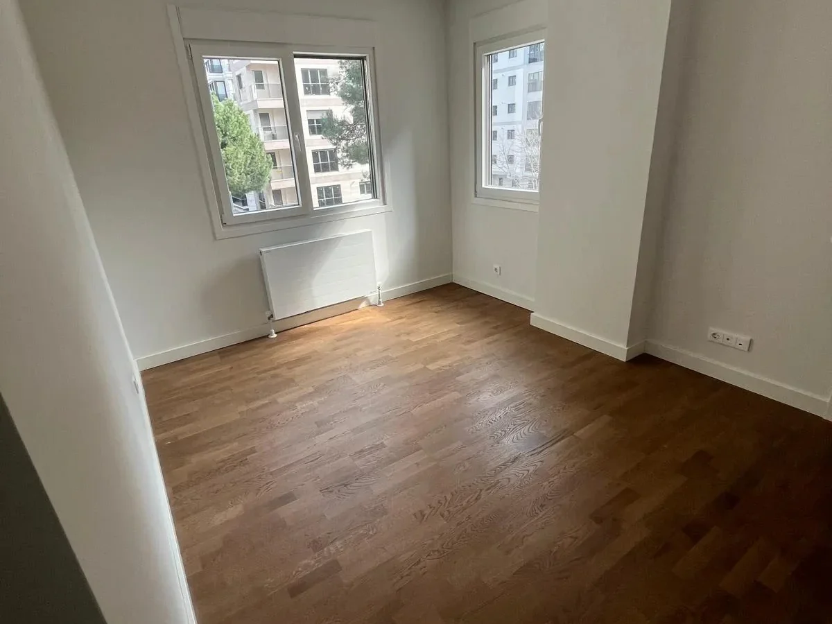 Laci̇vert Cadde Göztepe Tanzi̇mat'ta Balkonlu  95m² Net 3+1