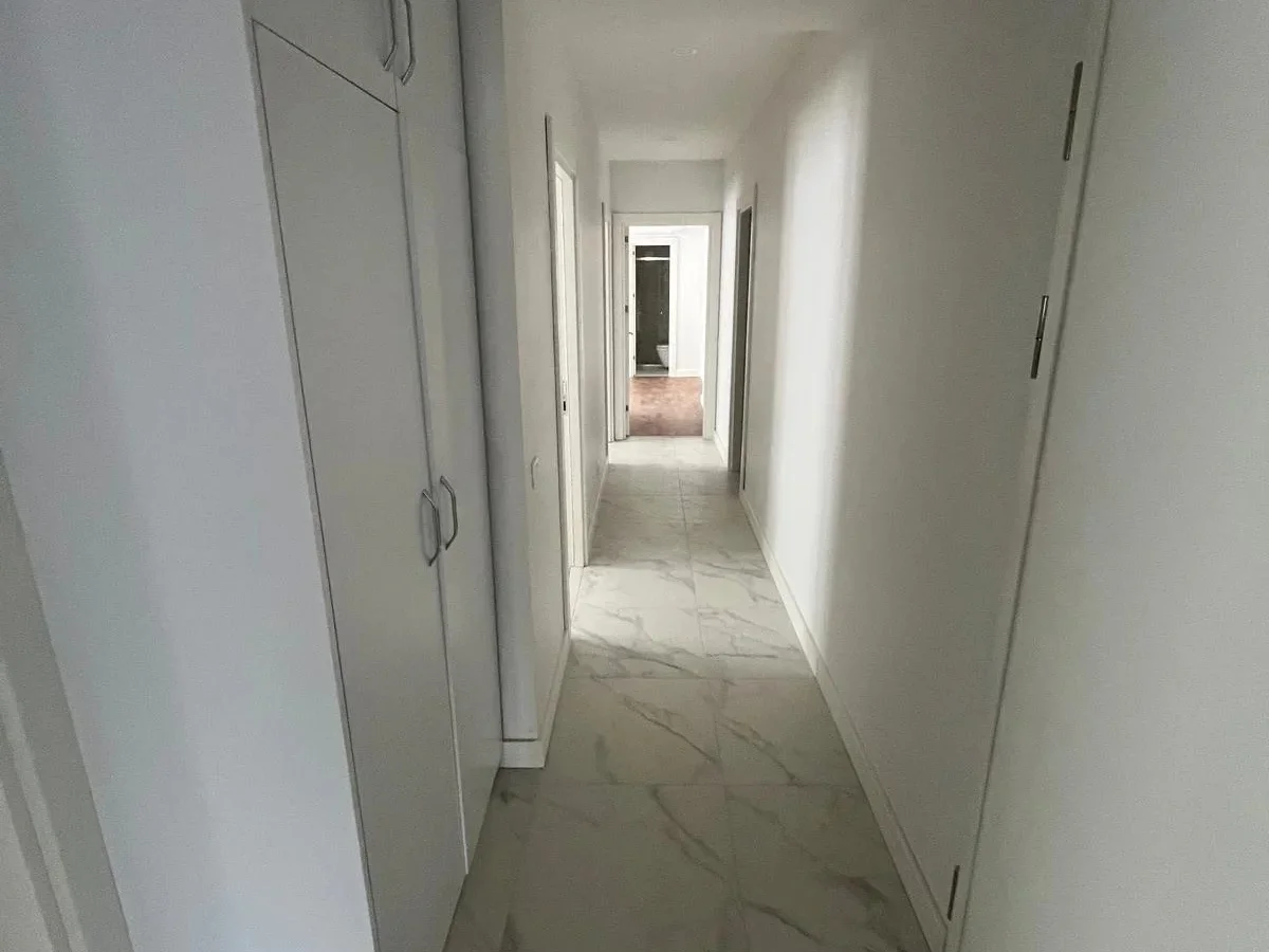 Laci̇vert Cadde Göztepe Tanzi̇mat'ta Balkonlu  95m² Net 3+1