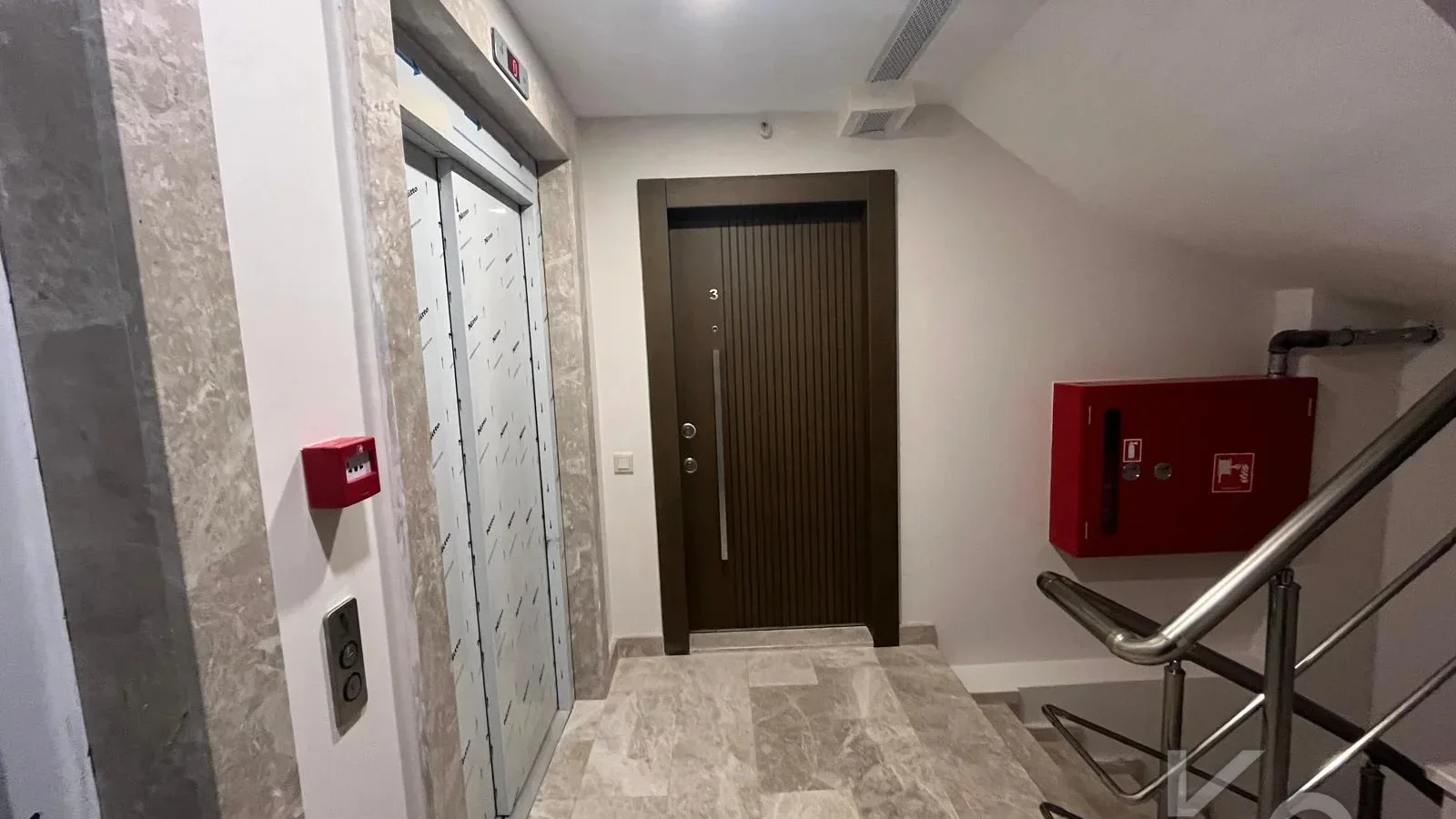 Laci̇vert Cadde Göztepe Tanzi̇mat'ta Balkonlu  95m² Net 3+1