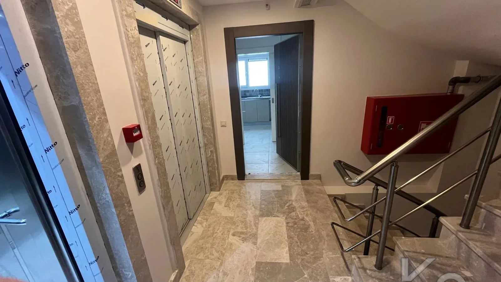 Laci̇vert Cadde Göztepe Tanzi̇mat'ta Balkonlu  95m² Net 3+1