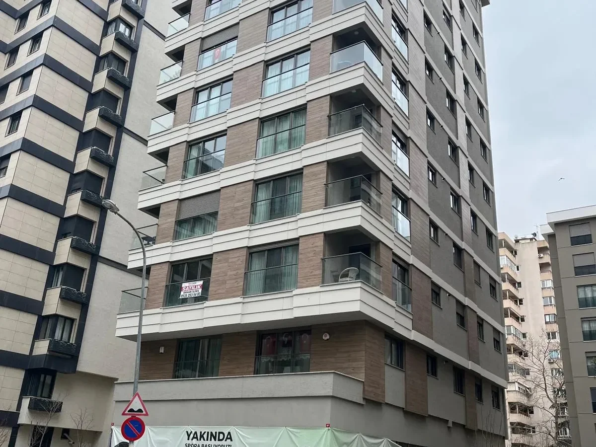 Laci̇vert Cadde Göztepe Tanzi̇mat'ta Balkonlu  95m² Net 3+1