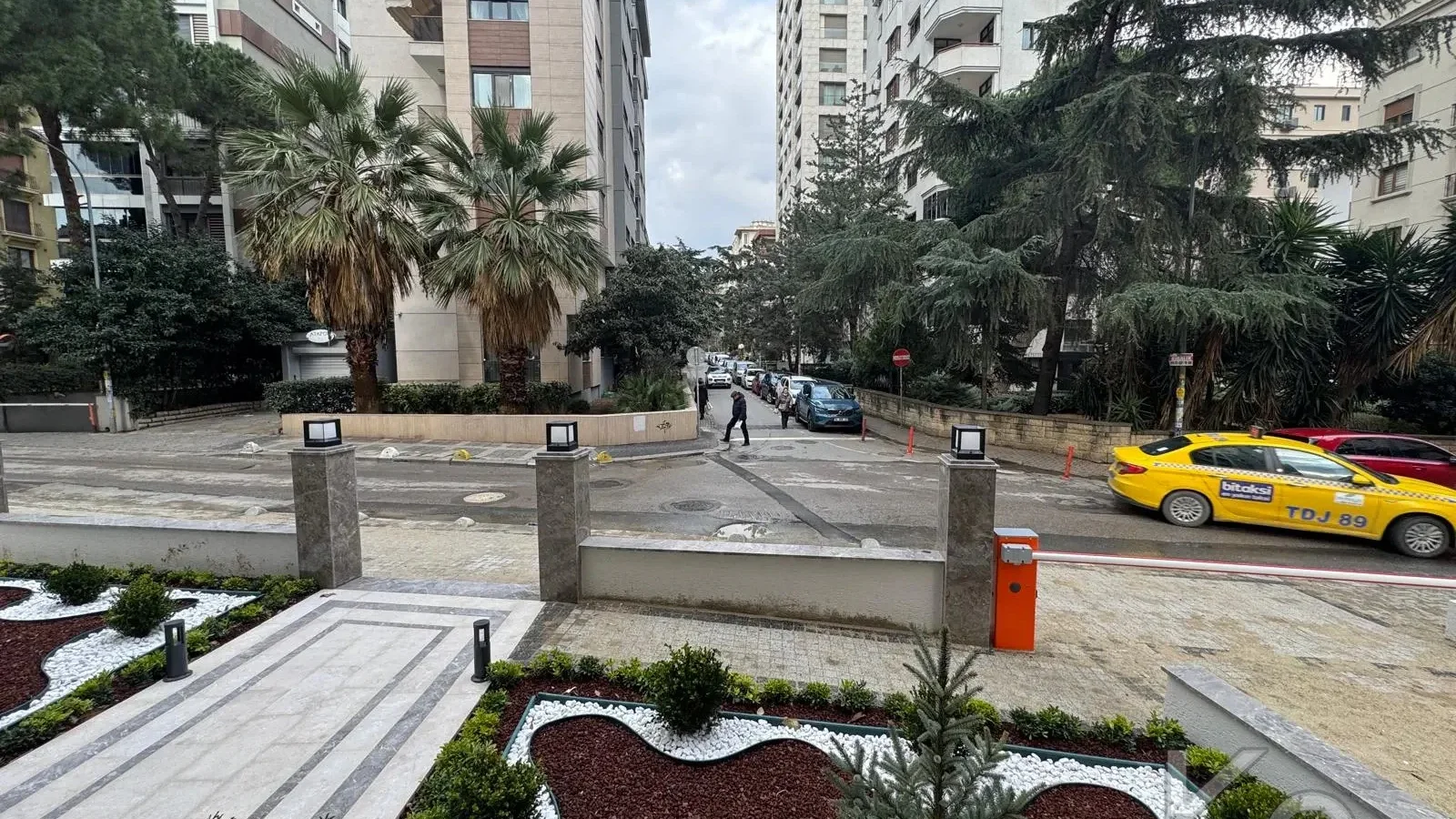 Laci̇vertcadde Erenköy'de Bağdat Cad.yakin Sifir 75m² Net 2+1