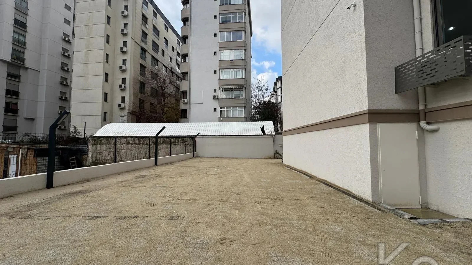 Laci̇vertcadde Erenköy'de Bağdat Cad.yakin Sifir 75m² Net 2+1