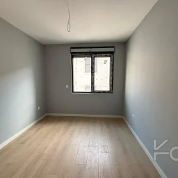 Laci̇vert Cadde Bağdat Caddesi̇ Yakini Akış Sokakta Yeni̇ Bi̇nada 3+1 90m² Net