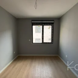 Laci̇vert Cadde Bağdat Caddesi̇ Yakini Akış Sokakta Yeni̇ Bi̇nada 3+1 90m² Net