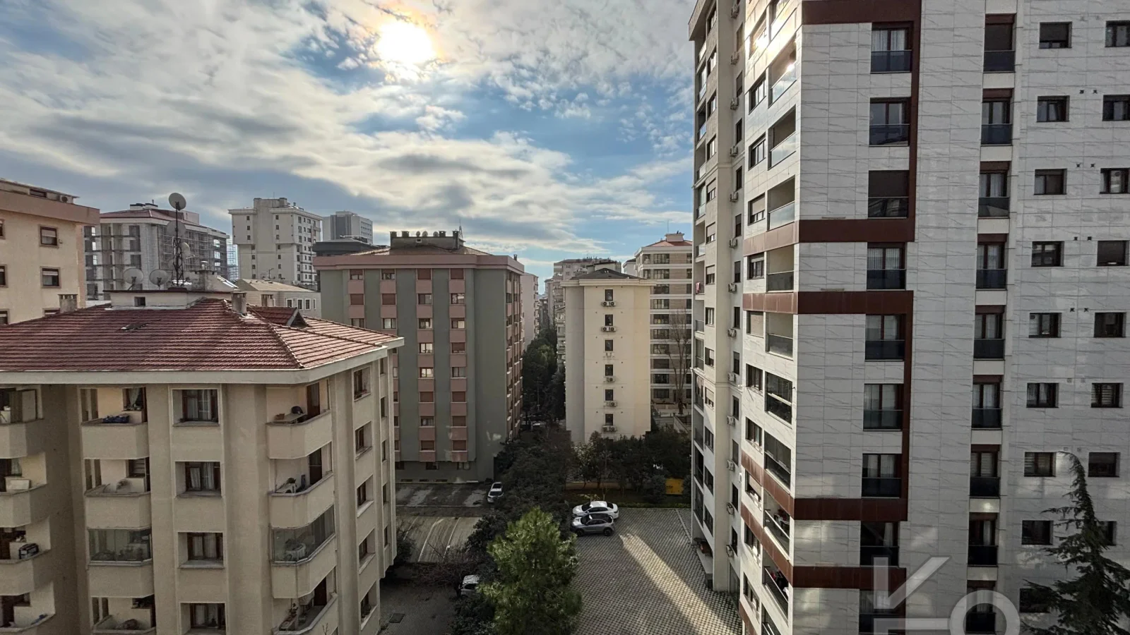 Laci̇vert Cadde Bağdat Caddesi̇ Yakini Akış Sokakta Yeni̇ Bi̇nada 3+1 90m² Net