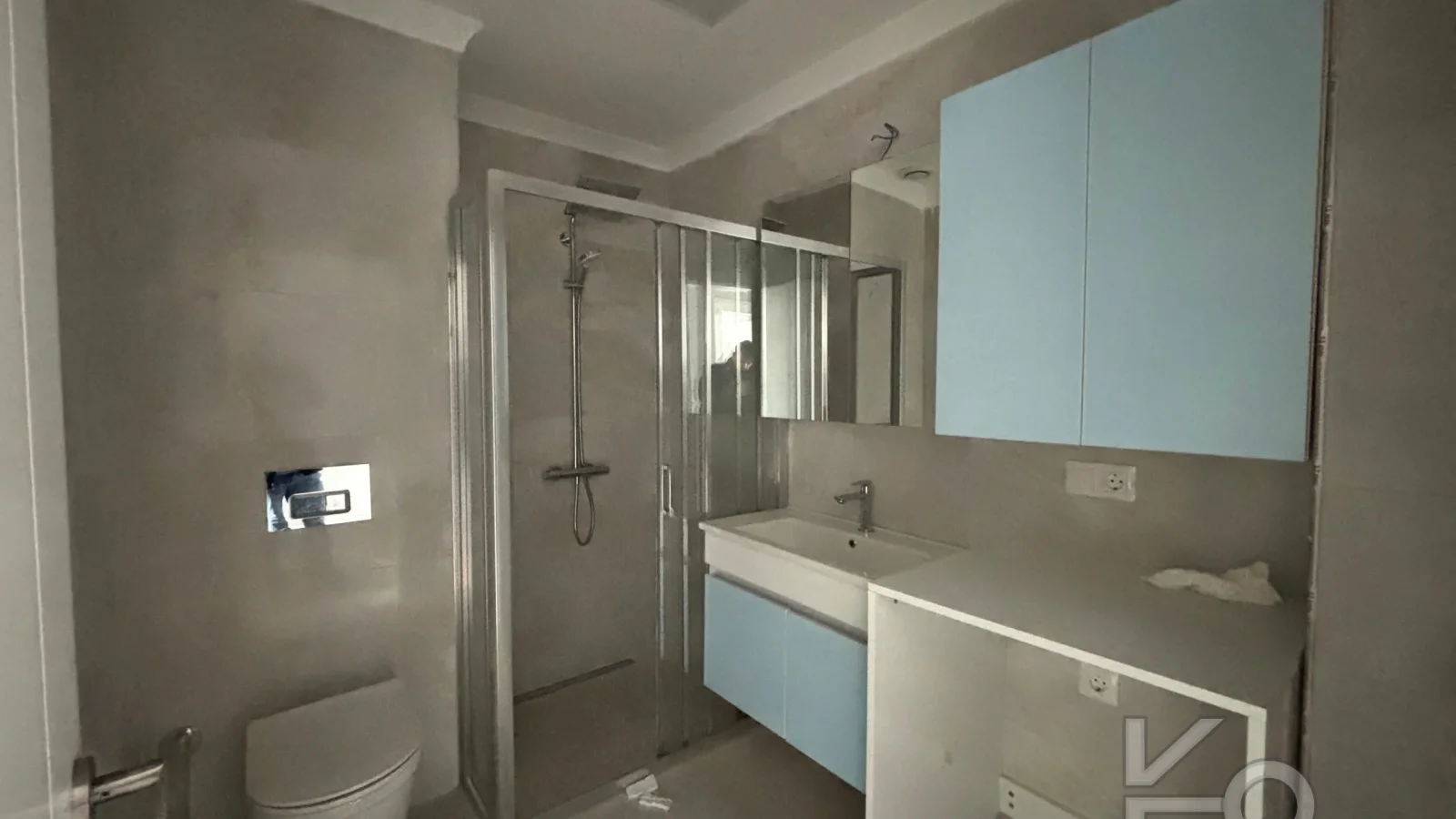 Laci̇vert Cadde Bağdat Caddesi̇ Yakini Akış Sokakta Yeni̇ Bi̇nada 3+1 90m² Net