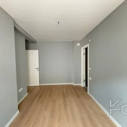 Laci̇vert Cadde Bağdat Caddesi̇ Yakini Akış Sokakta Yeni̇ Bi̇nada 3+1 90m² Net