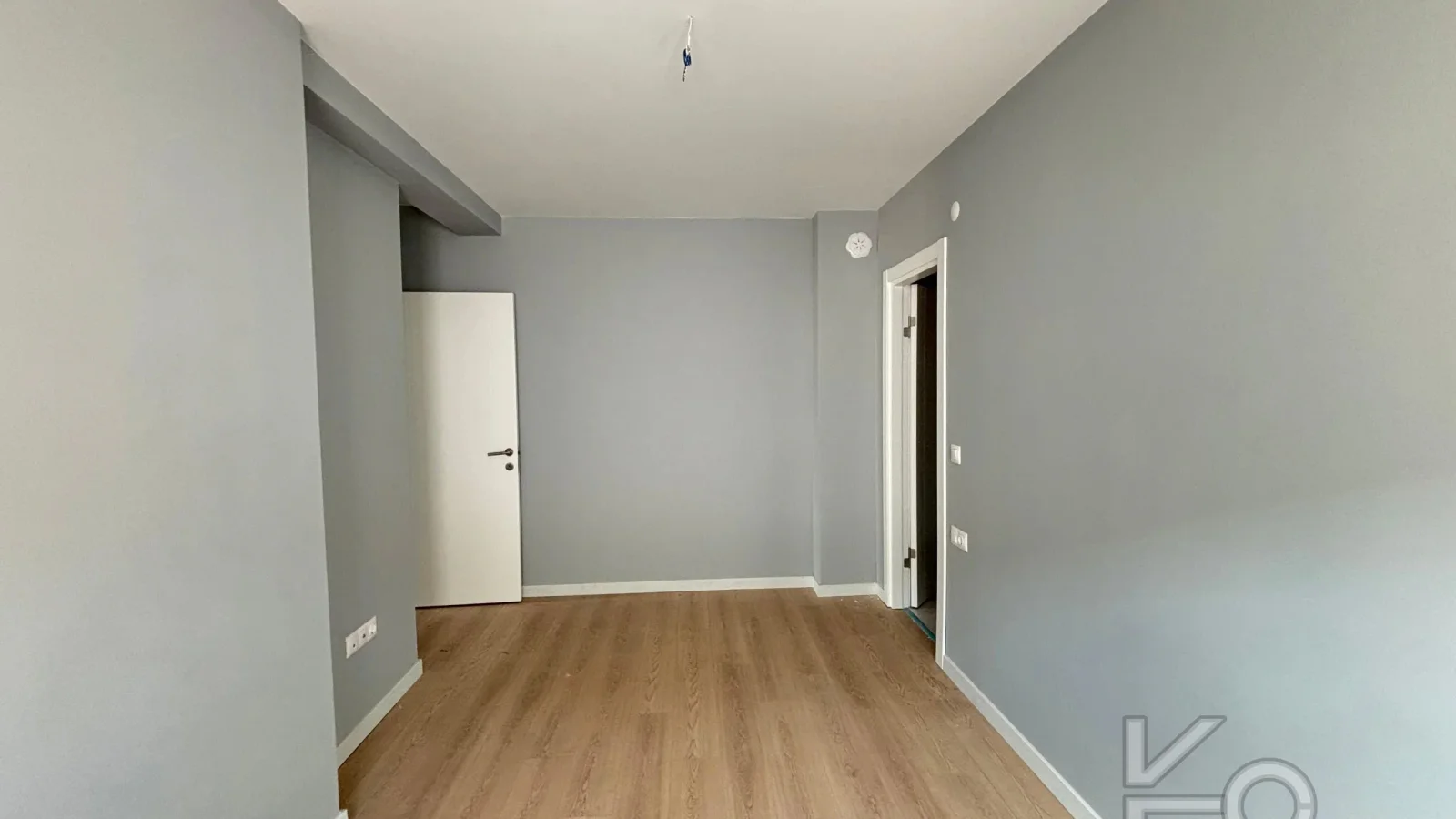Laci̇vert Cadde Bağdat Caddesi̇ Yakini Akış Sokakta Yeni̇ Bi̇nada 3+1 90m² Net