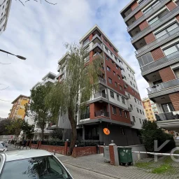 Laci̇vert Cadde Bağdat Caddesi̇ Yakini Akış Sokakta Yeni̇ Bi̇nada 3+1 90m² Net