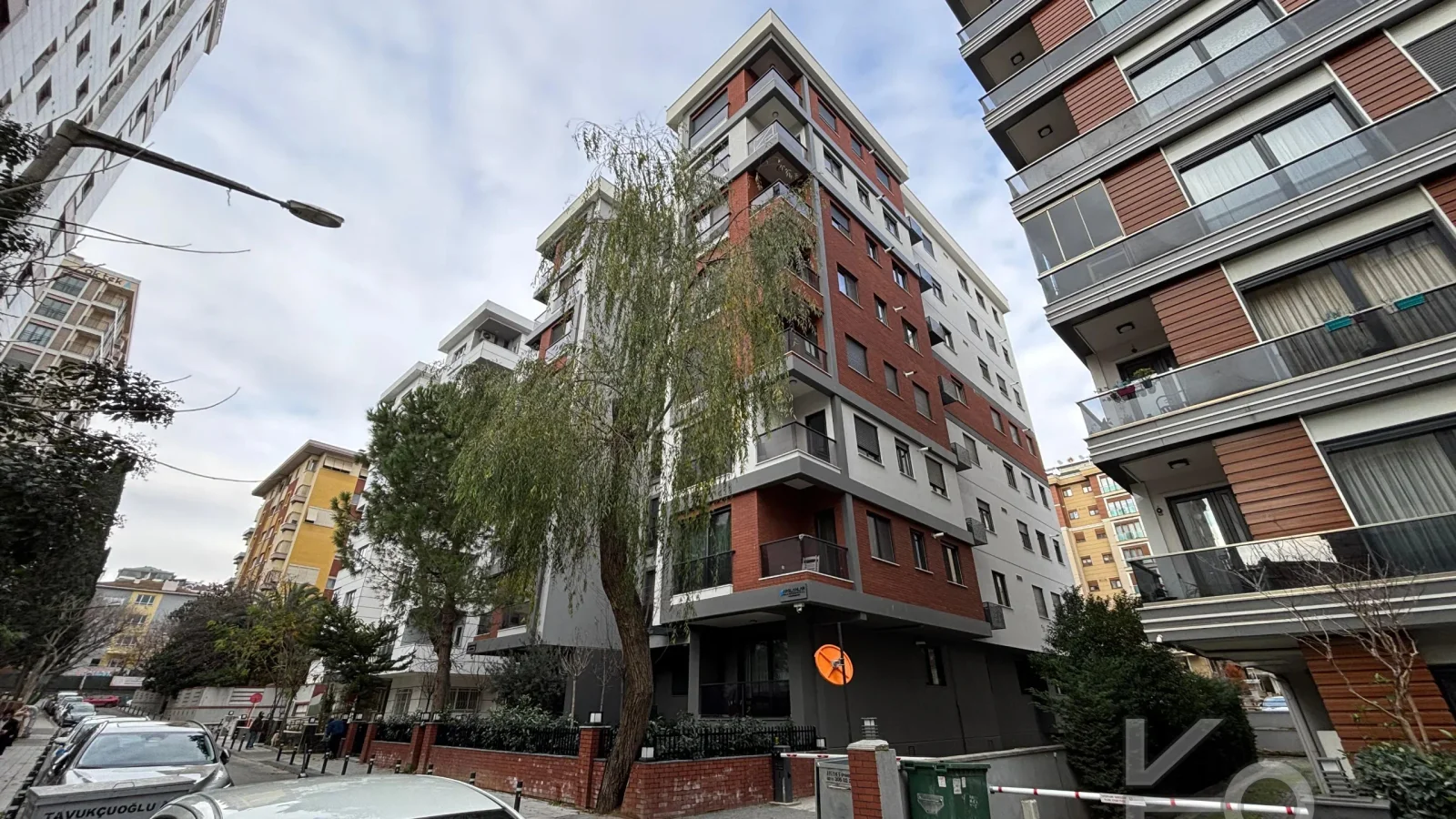 Laci̇vert Cadde Bağdat Caddesi̇ Yakini Akış Sokakta Yeni̇ Bi̇nada 3+1 90m² Net