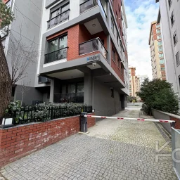 Laci̇vert Cadde Bağdat Caddesi̇ Yakini Akış Sokakta Yeni̇ Bi̇nada 3+1 90m² Net