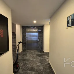 Laci̇vert Cadde Bağdat Caddesi̇ Yakini Akış Sokakta Yeni̇ Bi̇nada 3+1 90m² Net