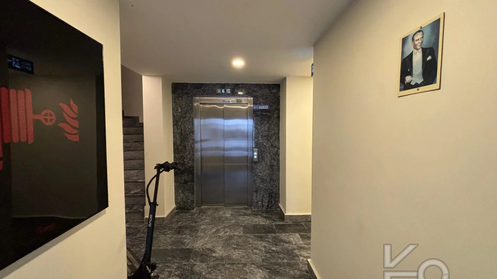 Laci̇vert Cadde Bağdat Caddesi̇ Yakini Akış Sokakta Yeni̇ Bi̇nada 3+1 90m² Net