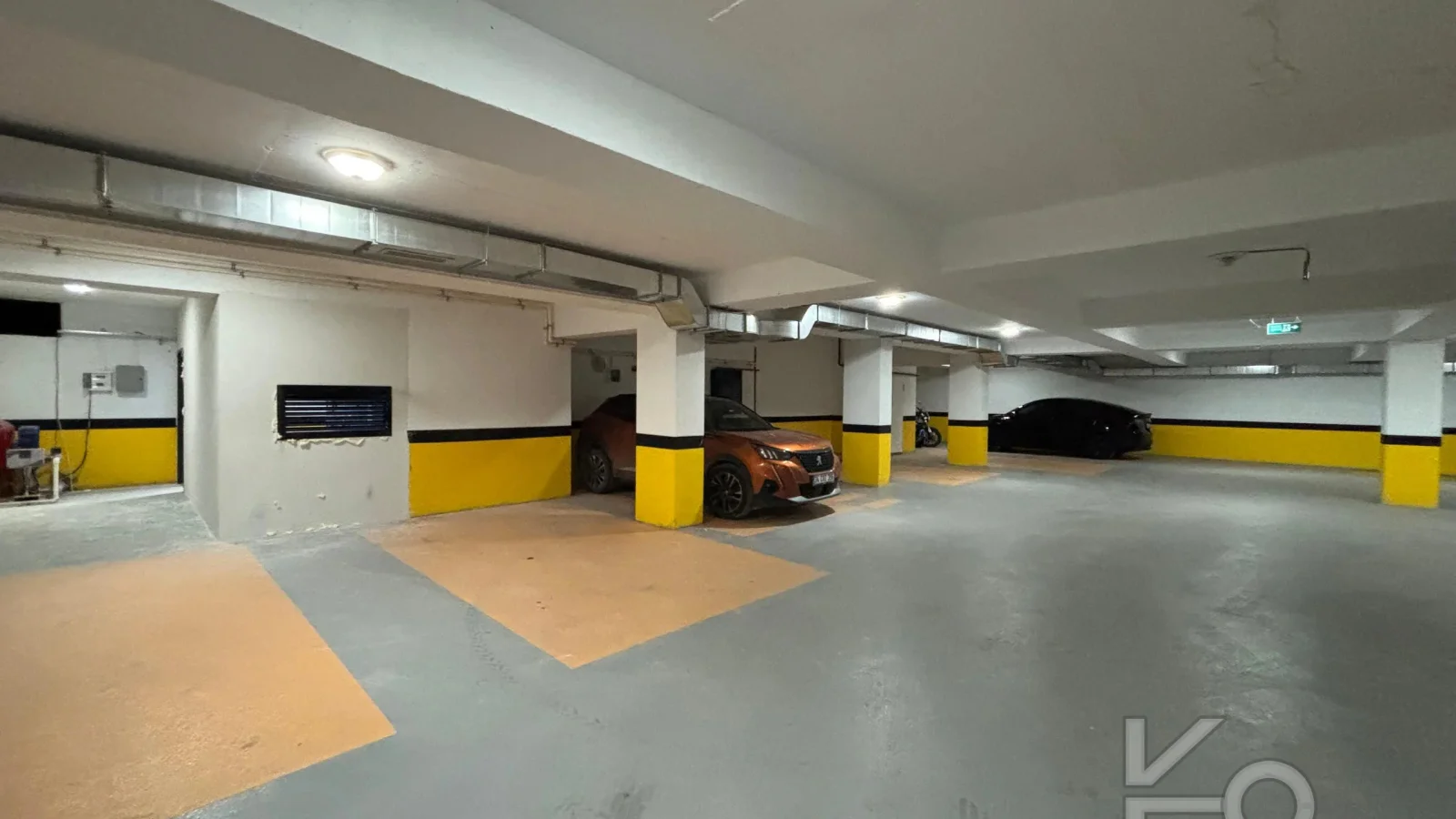 Laci̇vert Cadde Bağdat Caddesi̇ Yakini Akış Sokakta Yeni̇ Bi̇nada 3+1 90m² Net