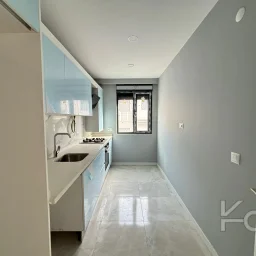 Laci̇vert Cadde Bağdat Caddesi̇ Yakini Akış Sokakta Yeni̇ Bi̇nada 3+1 90m² Net