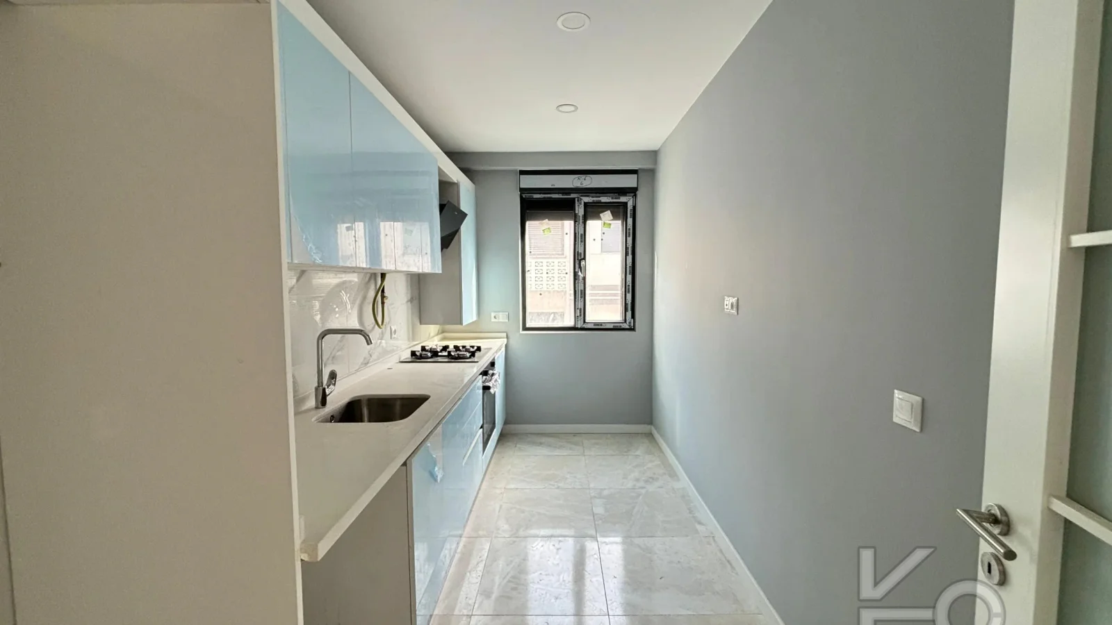 Laci̇vert Cadde Bağdat Caddesi̇ Yakini Akış Sokakta Yeni̇ Bi̇nada 3+1 90m² Net
