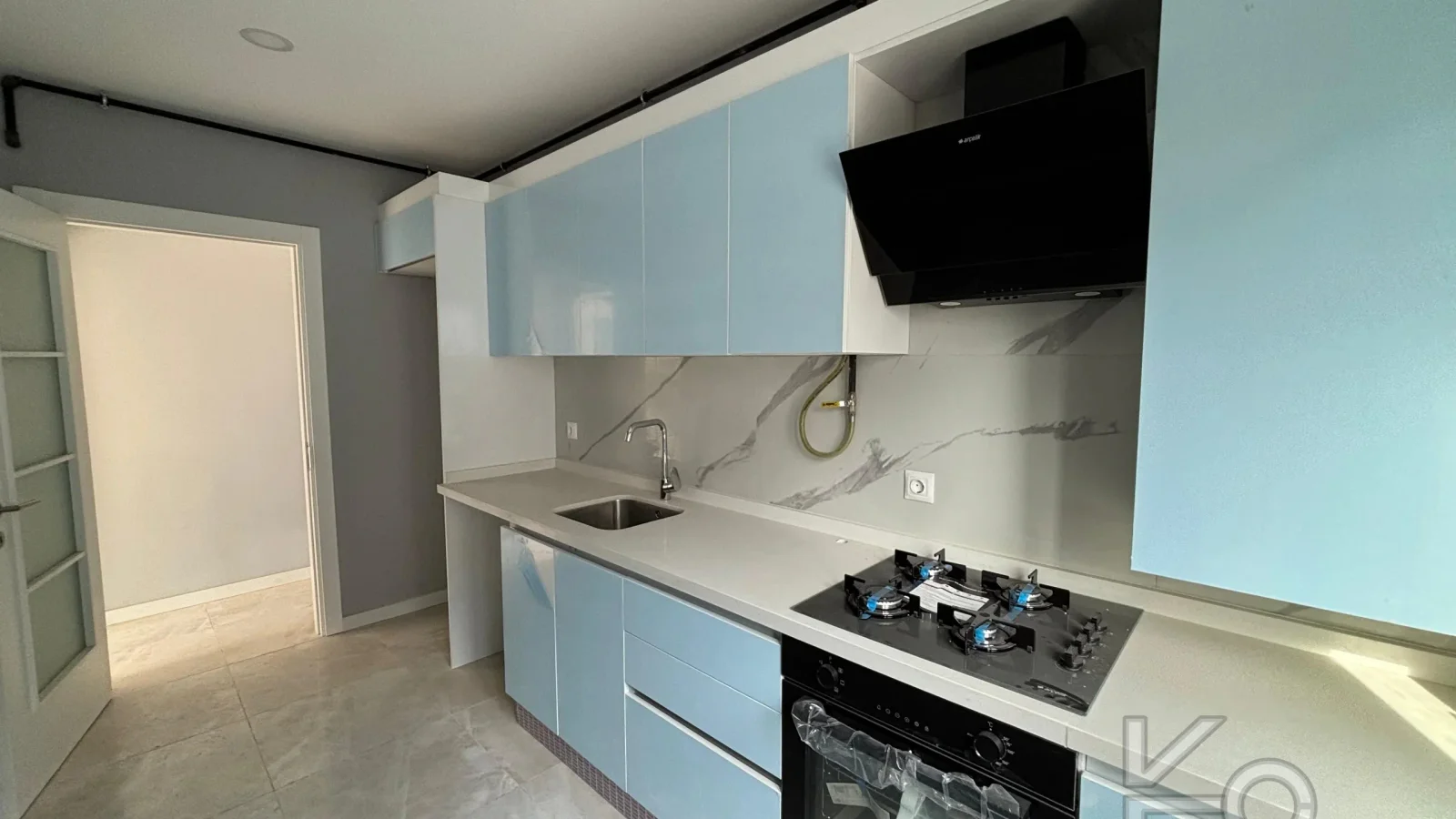 Laci̇vert Cadde Bağdat Caddesi̇ Yakini Akış Sokakta Yeni̇ Bi̇nada 3+1 90m² Net