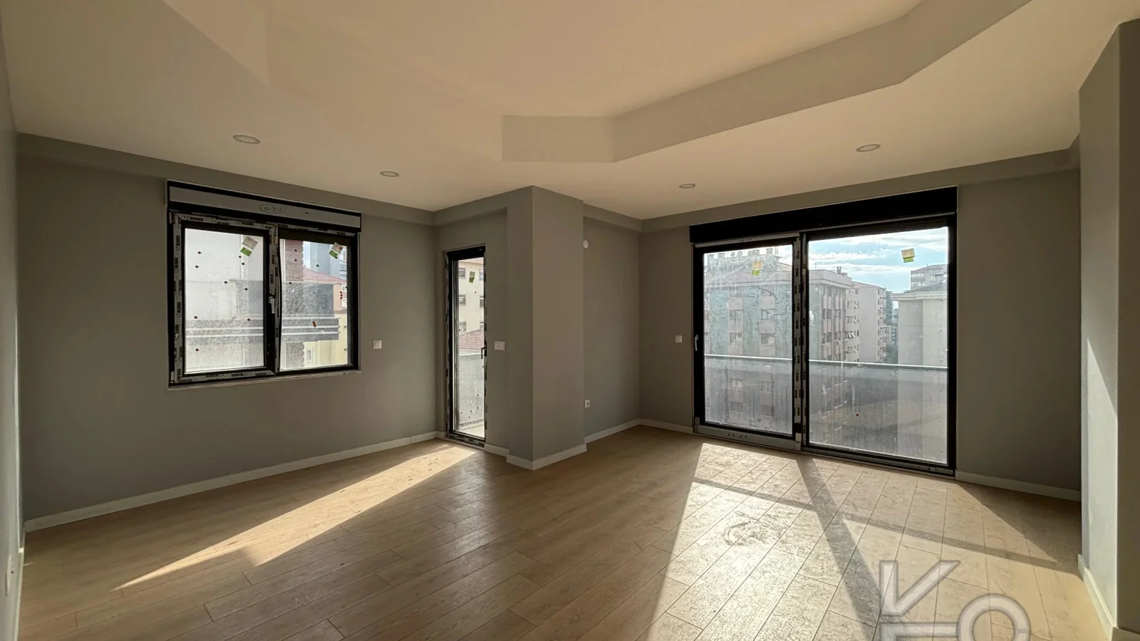Laci̇vert Cadde Bağdat Caddesi̇ Yakini Akış Sokakta Yeni̇ Bi̇nada 3+1 90m² Net