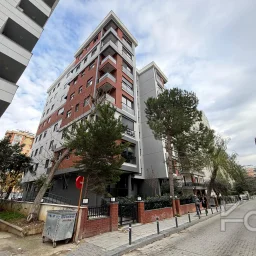 Laci̇vert Cadde Bağdat Caddesi̇ Yakini Akış Sokakta Yeni̇ Bi̇nada 3+1 90m² Net