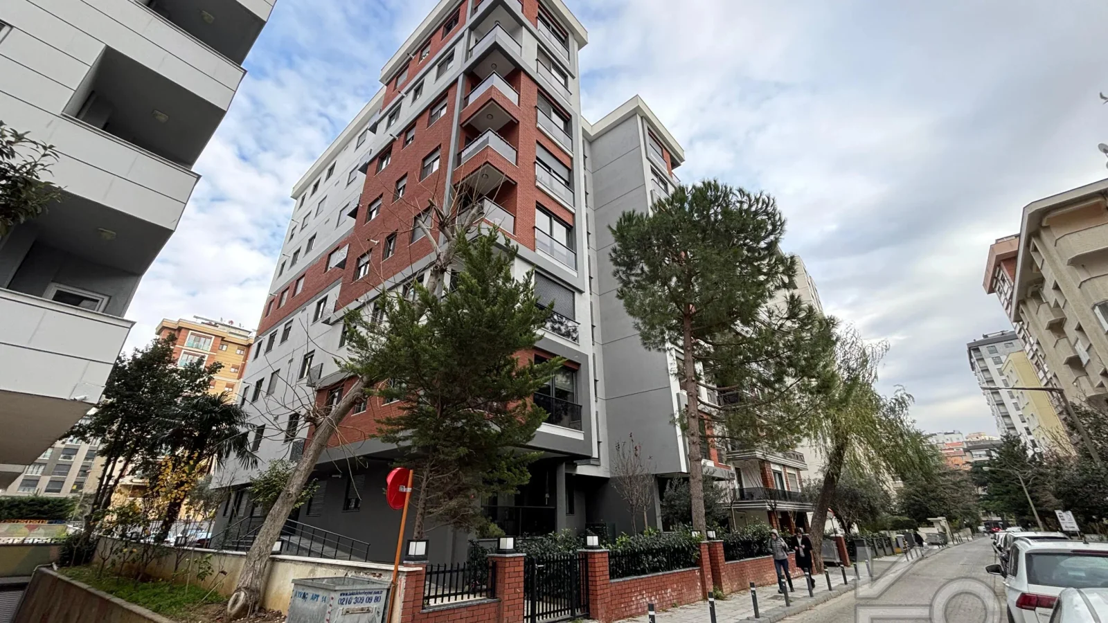 Laci̇vert Cadde Bağdat Caddesi̇ Yakini Akış Sokakta Yeni̇ Bi̇nada 3+1 90m² Net