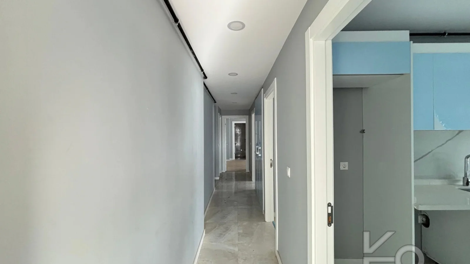 Laci̇vert Cadde Bağdat Caddesi̇ Yakini Akış Sokakta Yeni̇ Bi̇nada 3+1 90m² Net