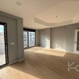 Laci̇vert Cadde Bağdat Caddesi̇ Yakini Akış Sokakta Yeni̇ Bi̇nada 3+1 90m² Net