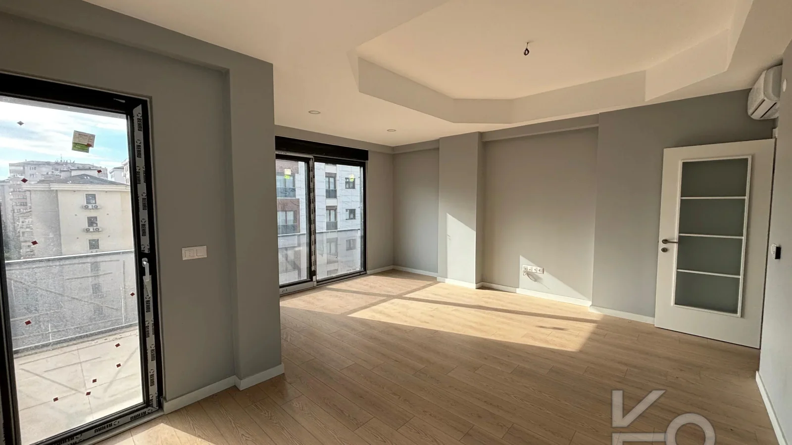 Laci̇vert Cadde Bağdat Caddesi̇ Yakini Akış Sokakta Yeni̇ Bi̇nada 3+1 90m² Net