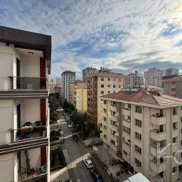 Laci̇vert Cadde Bağdat Caddesi̇ Yakini Akış Sokakta Yeni̇ Bi̇nada 3+1 90m² Net